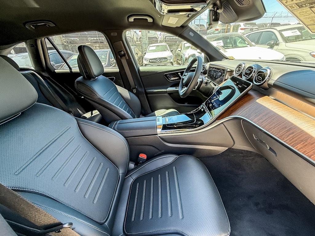 Thumbnail: 2025 Mercedes-Benz GLC - 9