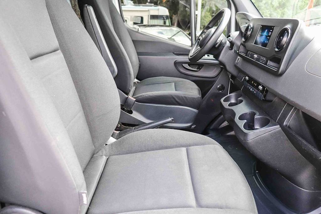 Thumbnail: 2020 Mercedes-Benz Sprinter - 10