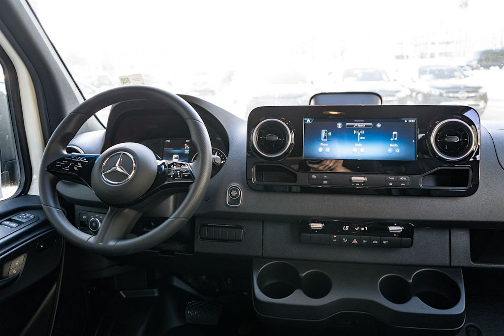 Thumbnail: 2026 Mercedes-Benz Sprinter - 9