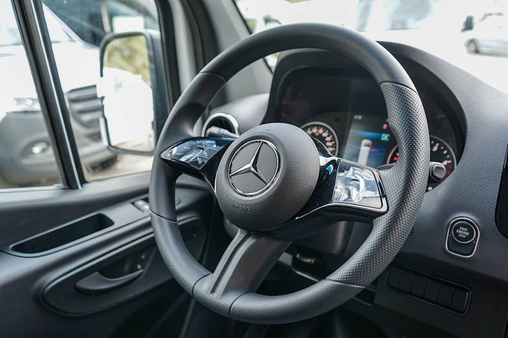 Thumbnail: 2026 Mercedes-Benz Sprinter - 9