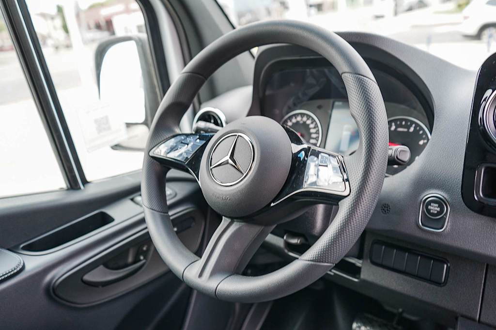 Thumbnail: 2026 Mercedes-Benz Sprinter - 9