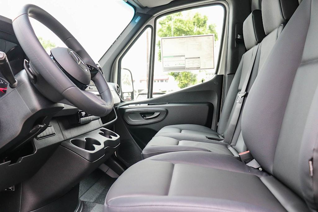 Thumbnail: 2026 Mercedes-Benz Sprinter - 11