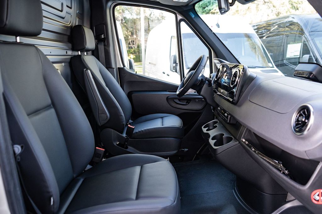 Thumbnail: 2026 Mercedes-Benz Sprinter - 11