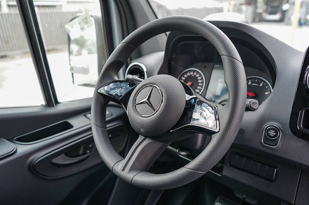 Thumbnail: 2026 Mercedes-Benz Sprinter - 8