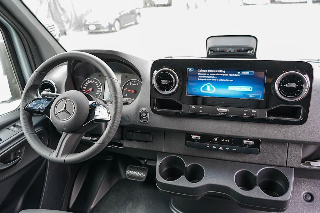 Thumbnail: 2026 Mercedes-Benz Sprinter - 2