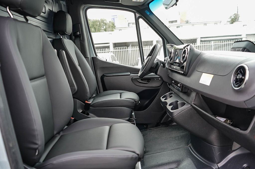Thumbnail: 2026 Mercedes-Benz Sprinter - 9
