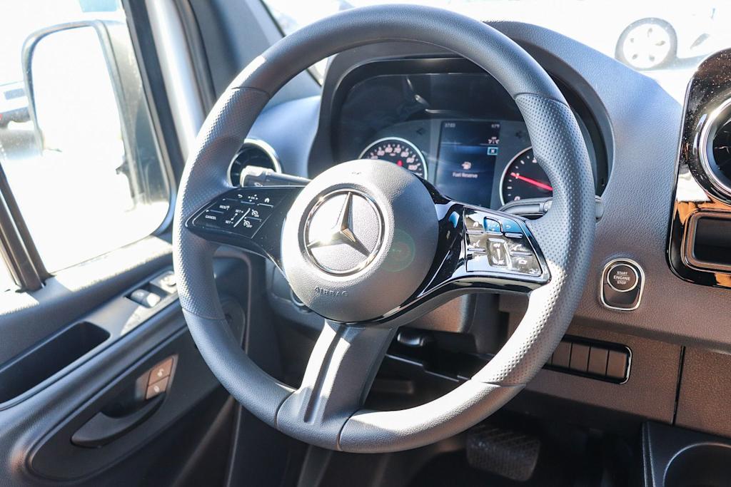 Thumbnail: 2026 Mercedes-Benz Sprinter - 9