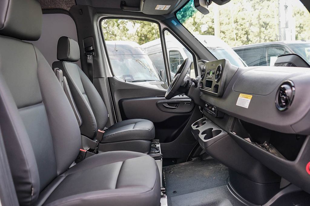 Thumbnail: 2026 Mercedes-Benz Sprinter - 10