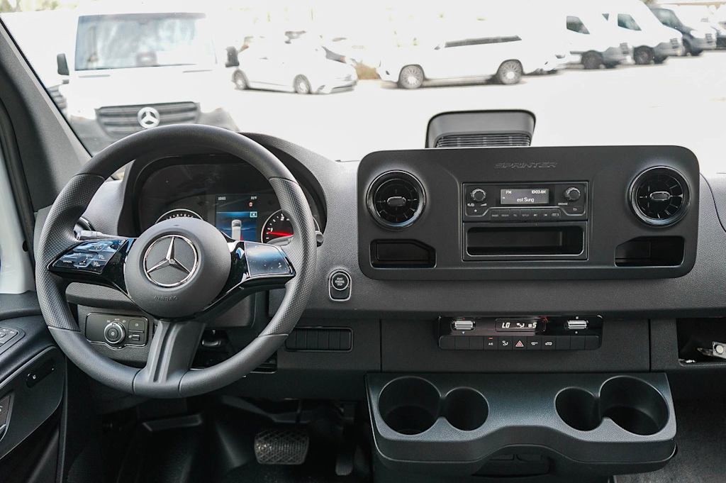 Thumbnail: 2026 Mercedes-Benz Sprinter - 9