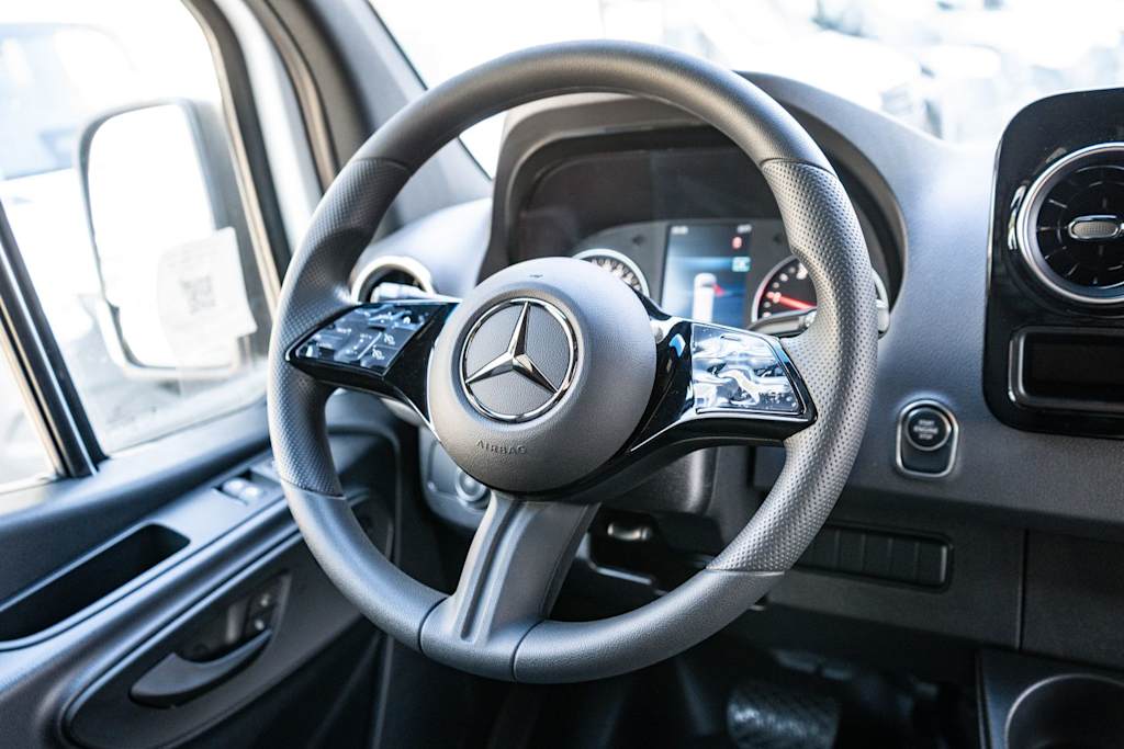 Thumbnail: 2026 Mercedes-Benz Sprinter - 9
