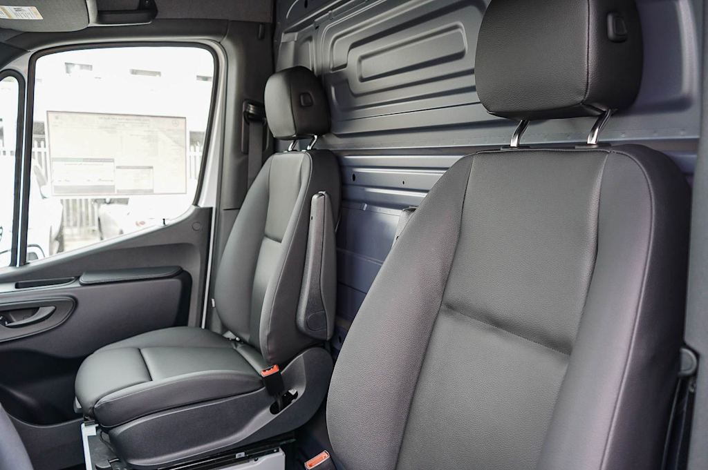 Thumbnail: 2026 Mercedes-Benz Sprinter - 9