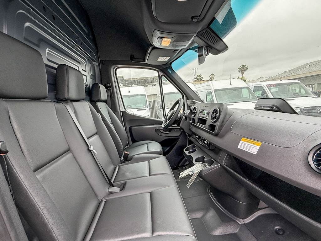 Thumbnail: 2025 Mercedes-Benz Sprinter - 7