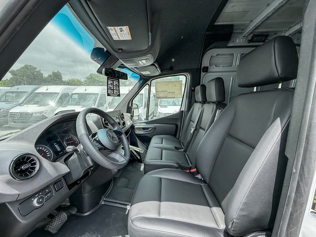 Thumbnail: 2025 Mercedes-Benz Sprinter - 22