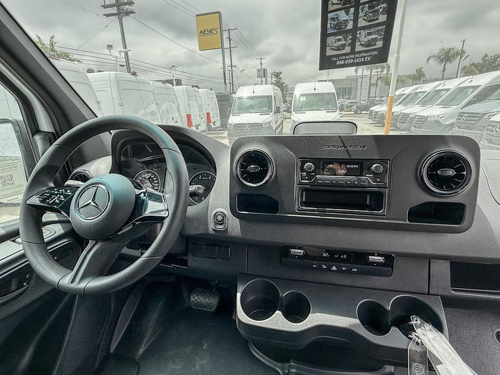 Thumbnail: 2025 Mercedes-Benz Sprinter - 8