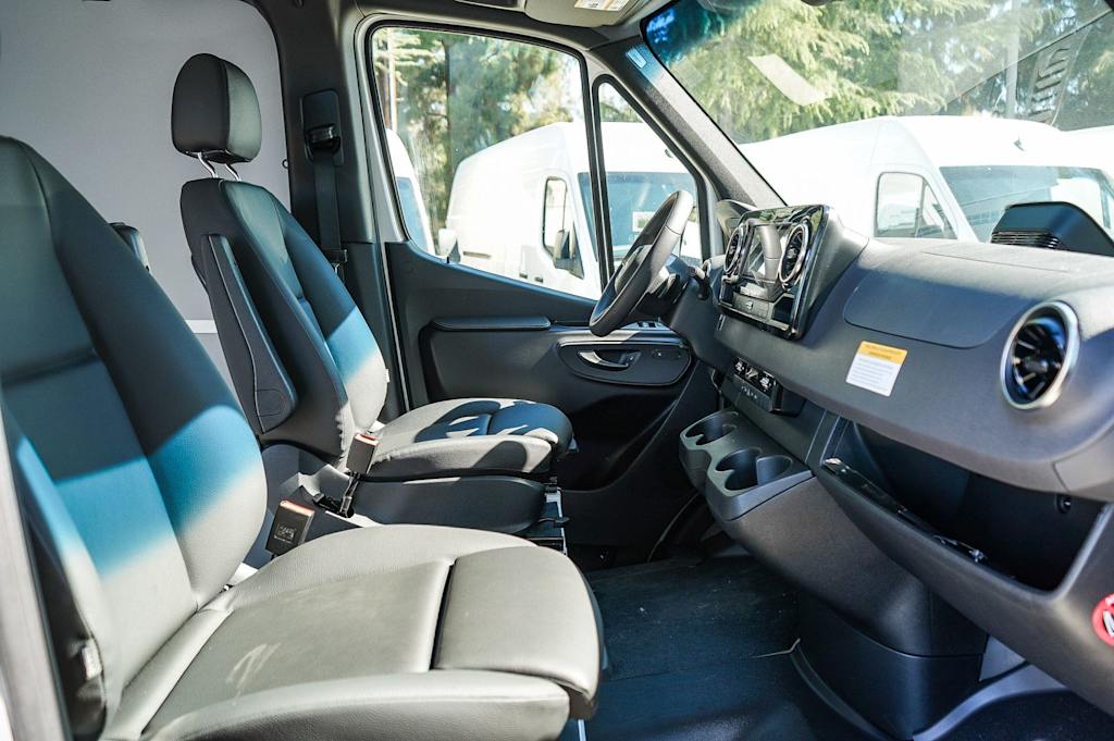 Thumbnail: 2026 Mercedes-Benz Sprinter - 9