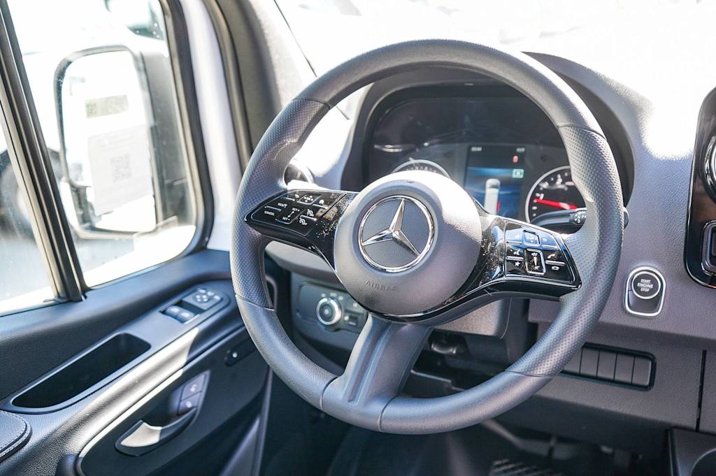Thumbnail: 2026 Mercedes-Benz Sprinter - 8