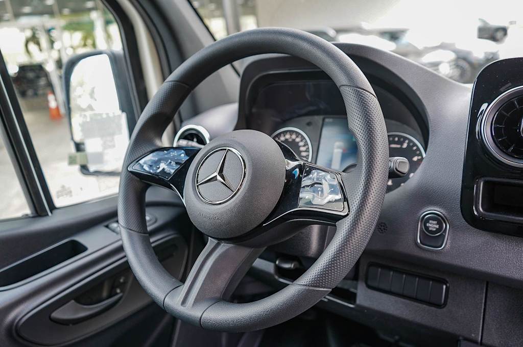 Thumbnail: 2026 Mercedes-Benz Sprinter - 8
