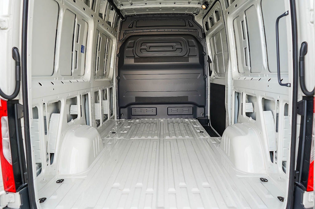 Thumbnail: 2026 Mercedes-Benz Sprinter - 11