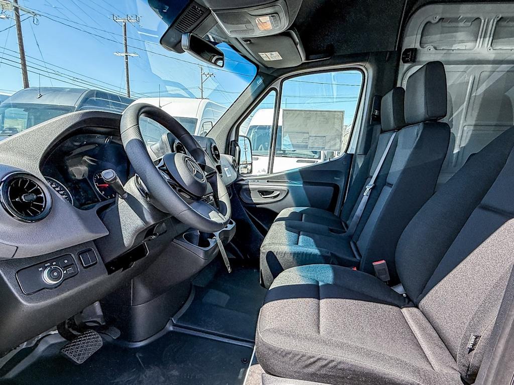 Thumbnail: 2025 Mercedes-Benz Sprinter - 9