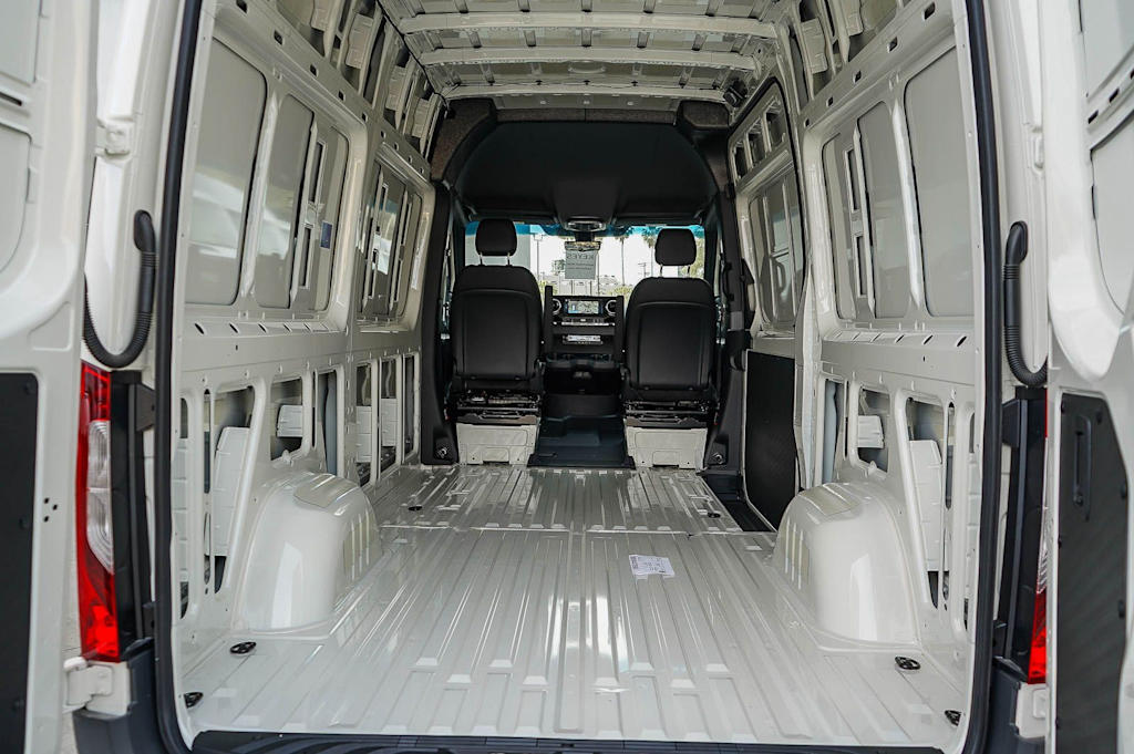 Thumbnail: 2025 Mercedes-Benz Sprinter - 12