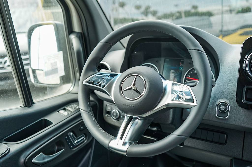 Thumbnail: 2026 Mercedes-Benz Sprinter - 12