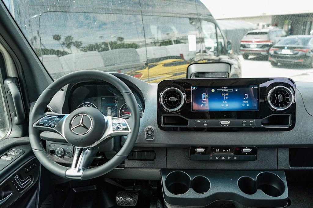 Thumbnail: 2026 Mercedes-Benz Sprinter - 9