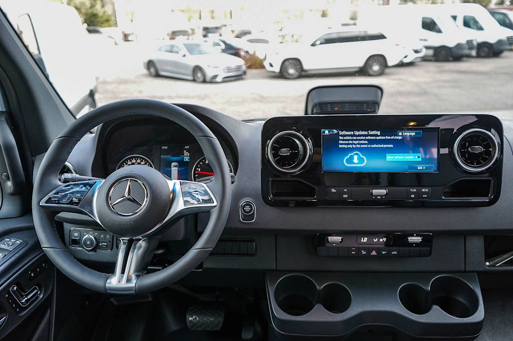 Thumbnail: 2026 Mercedes-Benz Sprinter - 9