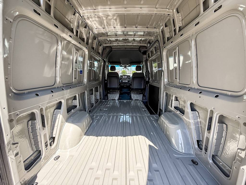 Thumbnail: 2025 Mercedes-Benz Sprinter - 27