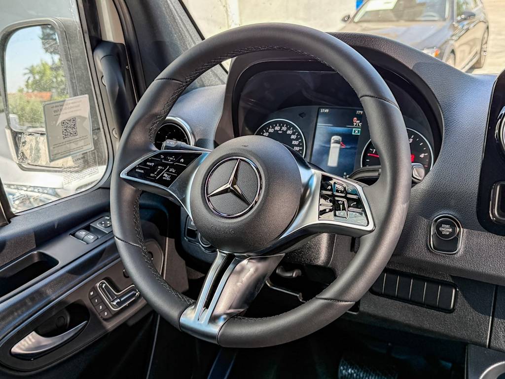 Thumbnail: 2025 Mercedes-Benz Sprinter - 10