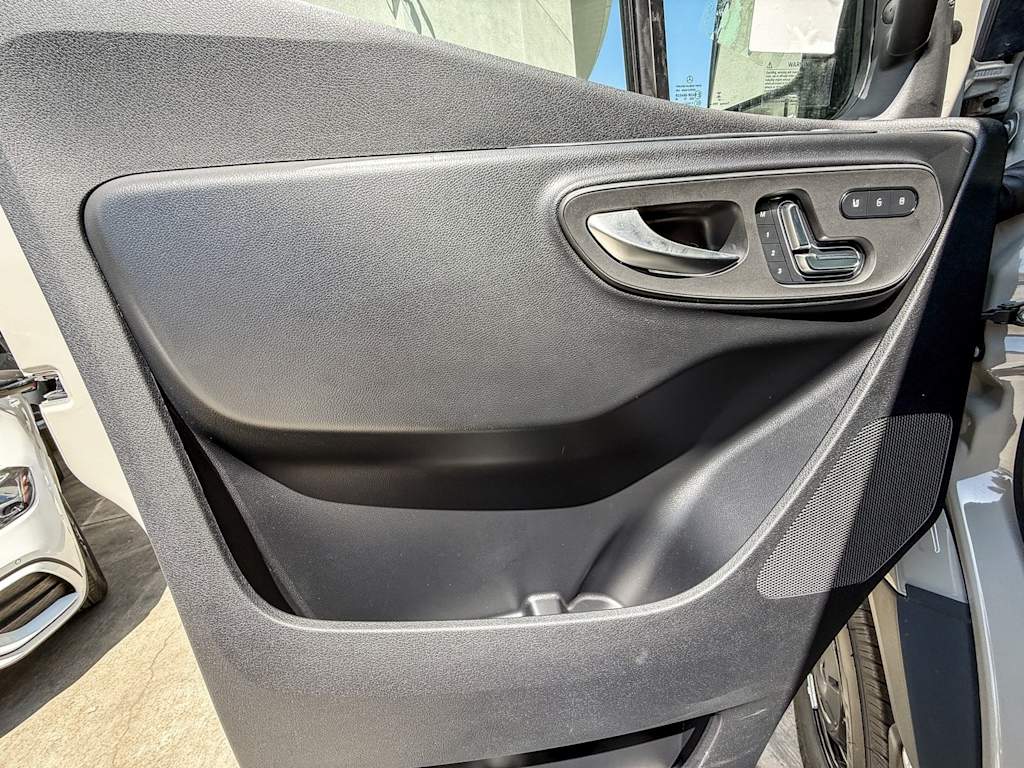 Thumbnail: 2025 Mercedes-Benz Sprinter - 22