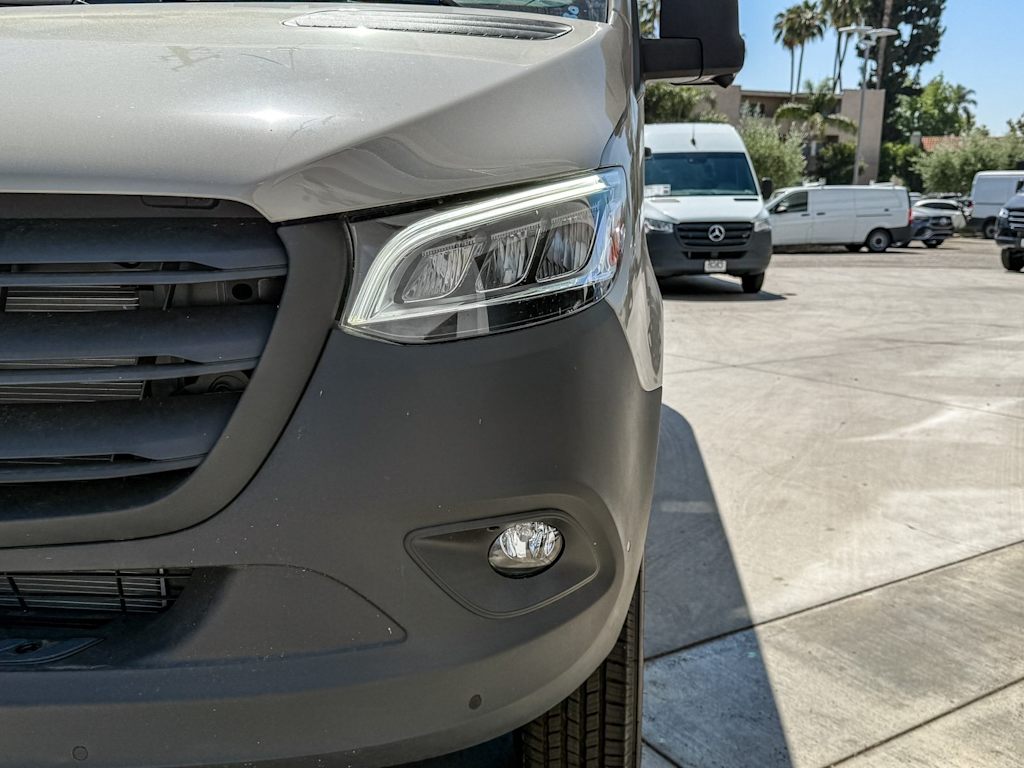 Thumbnail: 2025 Mercedes-Benz Sprinter - 4