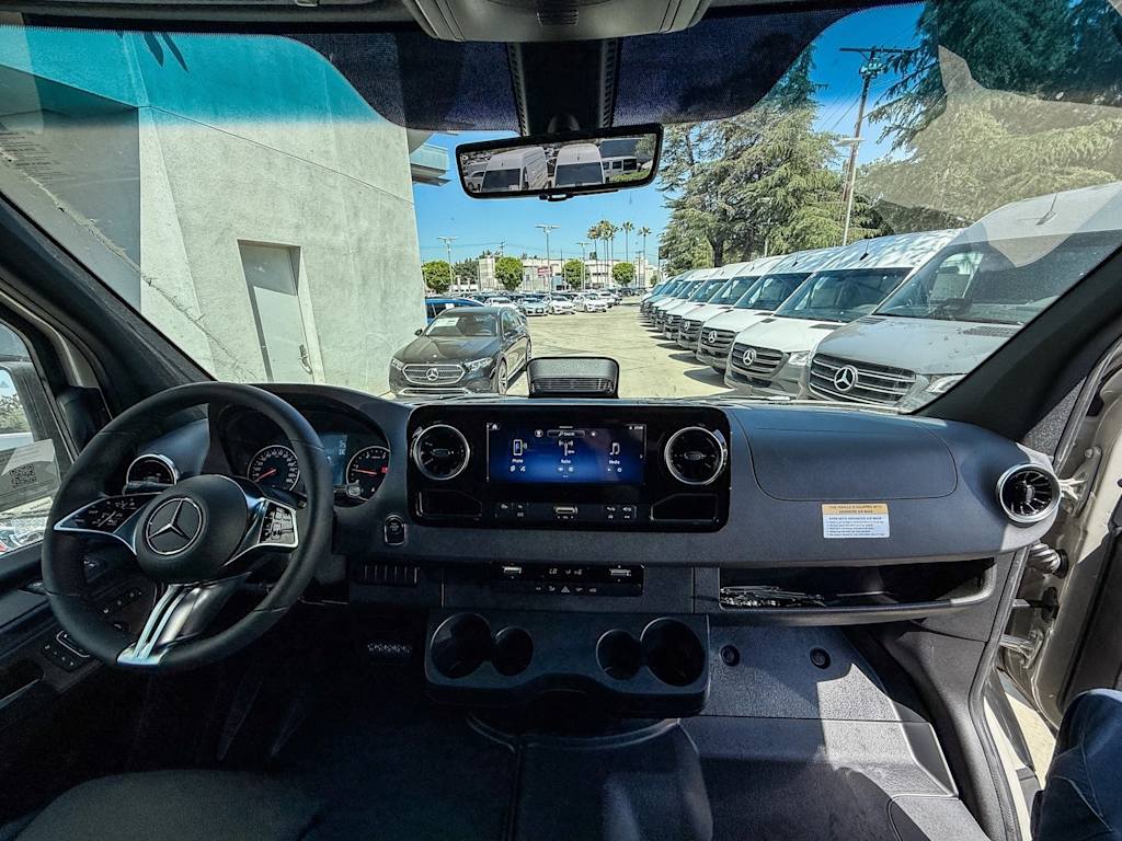 Thumbnail: 2025 Mercedes-Benz Sprinter - 2