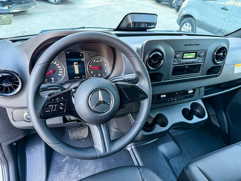 Thumbnail: 2025 Mercedes-Benz Sprinter - 2