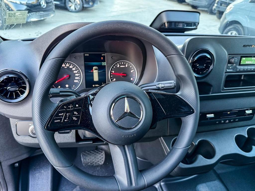 Thumbnail: 2025 Mercedes-Benz Sprinter - 6