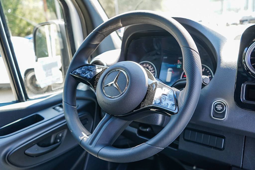 Thumbnail: 2026 Mercedes-Benz Sprinter - 9