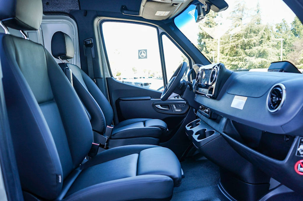 Thumbnail: 2026 Mercedes-Benz Sprinter - 9