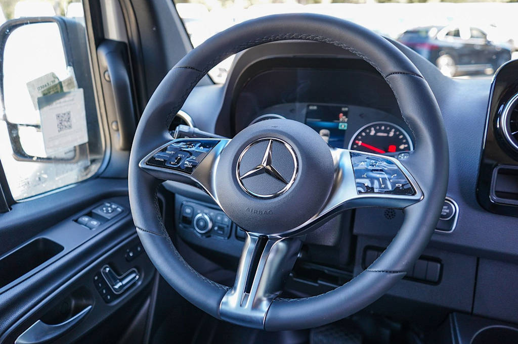 Thumbnail: 2026 Mercedes-Benz Sprinter - 8