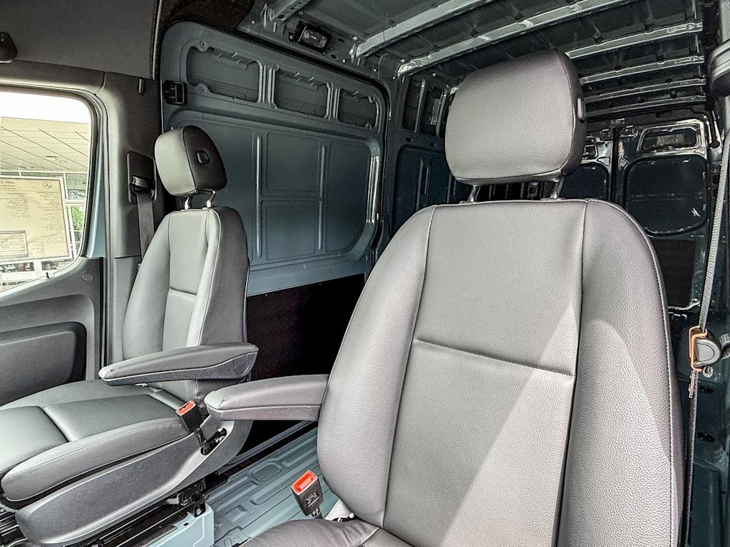 Thumbnail: 2025 Mercedes-Benz Sprinter - 27