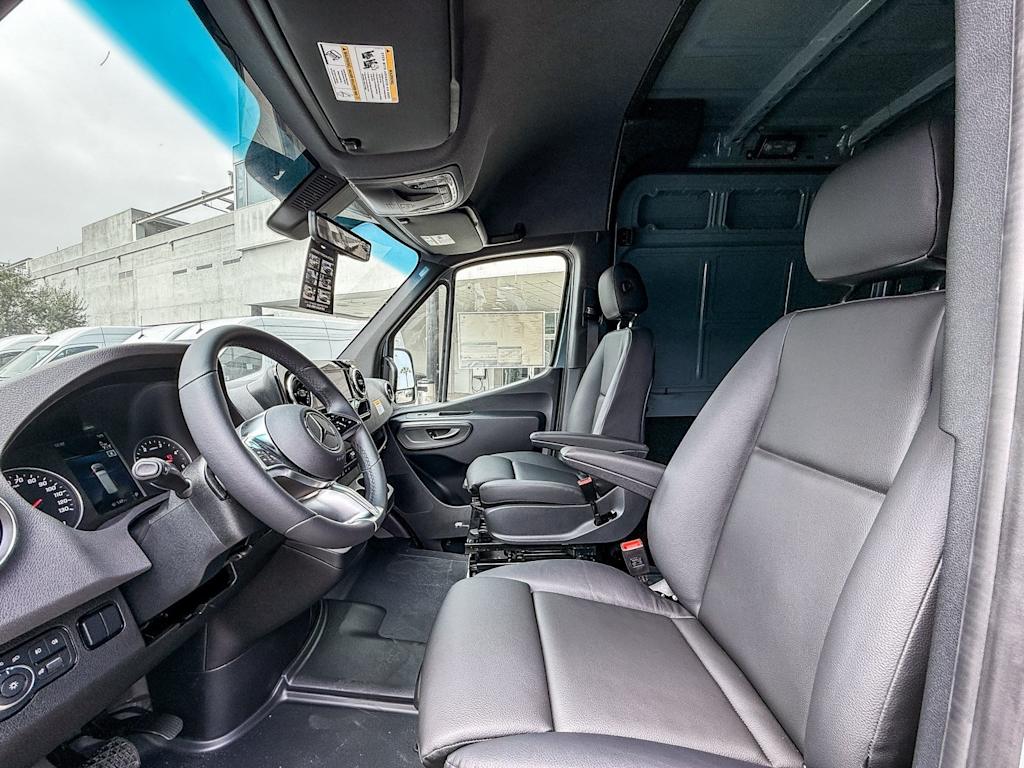 Thumbnail: 2025 Mercedes-Benz Sprinter - 10