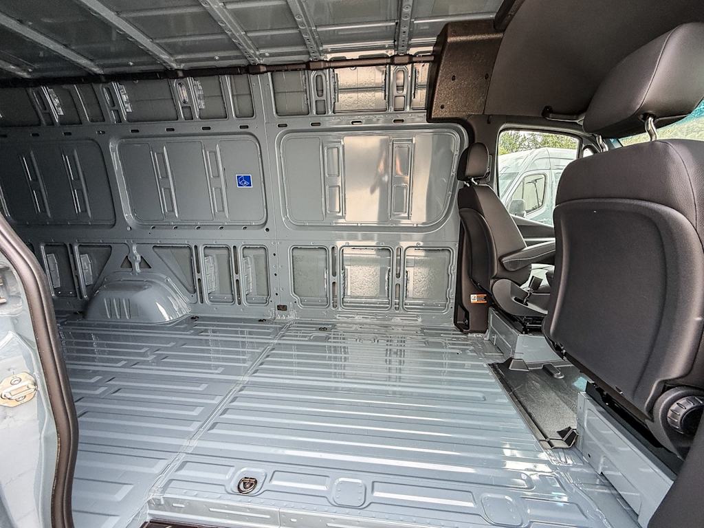 Thumbnail: 2025 Mercedes-Benz Sprinter - 21