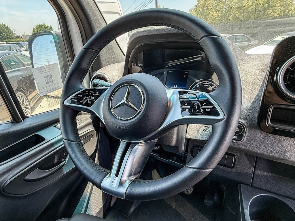 Thumbnail: 2024 Mercedes-Benz eSprinter - 11