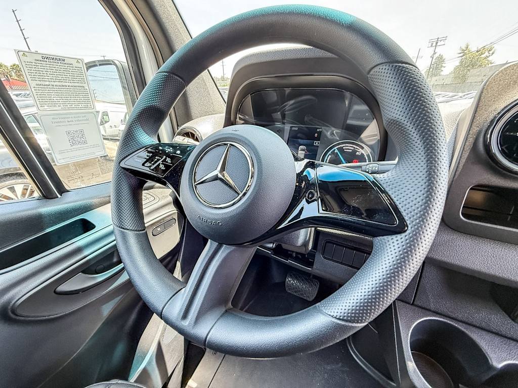 Thumbnail: 2024 Mercedes-Benz eSprinter - 10