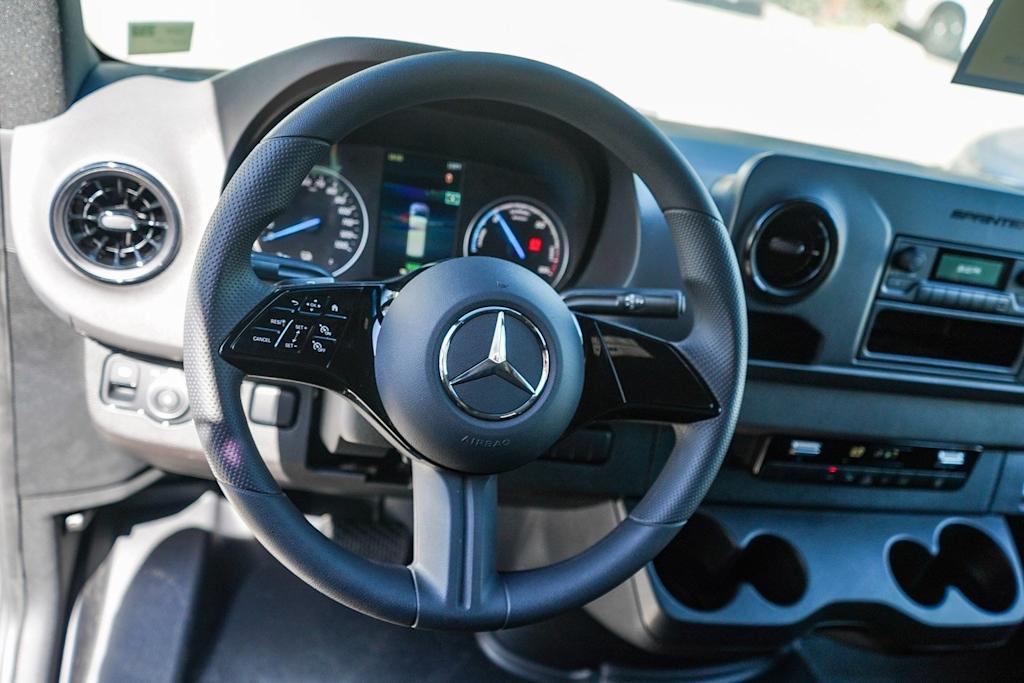 Thumbnail: 2024 Mercedes-Benz eSprinter - 7