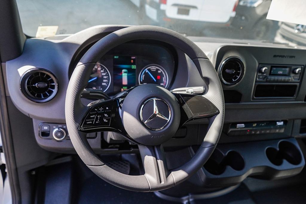 Thumbnail: 2024 Mercedes-Benz eSprinter - 9