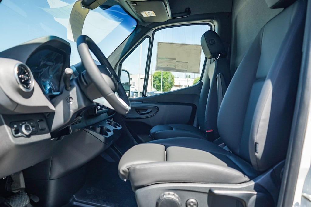 Thumbnail: 2024 Mercedes-Benz eSprinter - 9