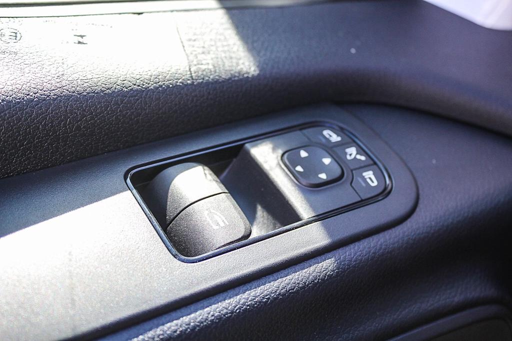 Thumbnail: 2024 Mercedes-Benz eSprinter - 21