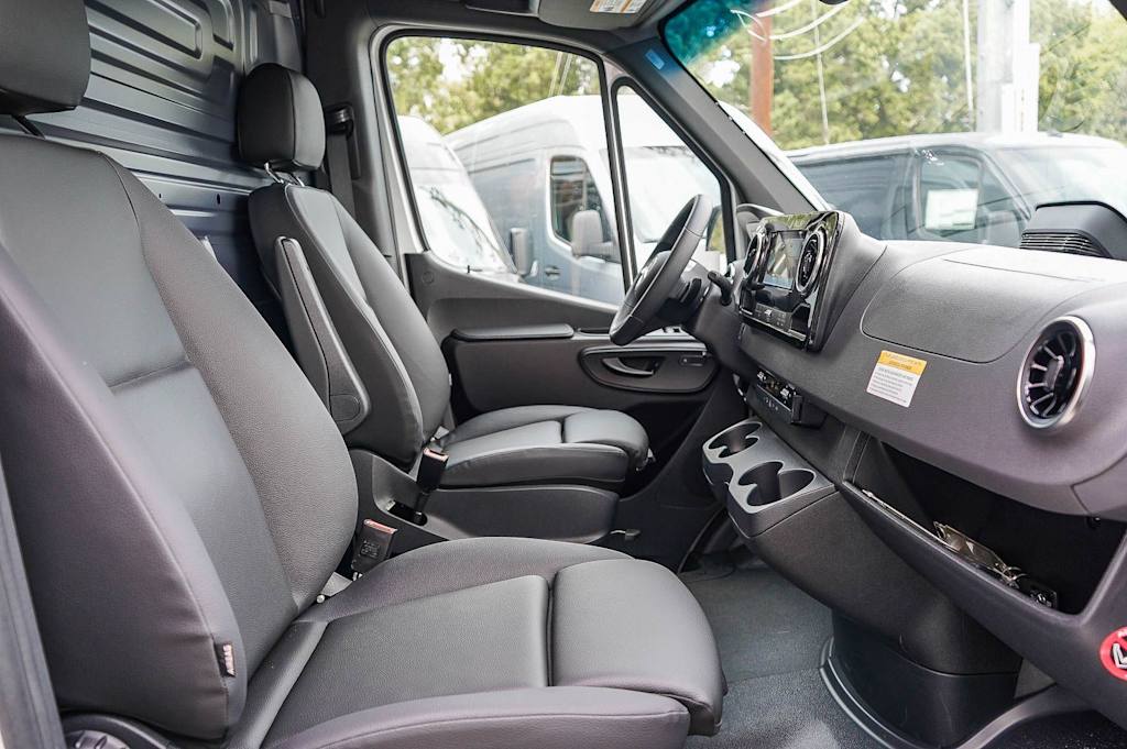 Thumbnail: 2026 Mercedes-Benz Sprinter - 10