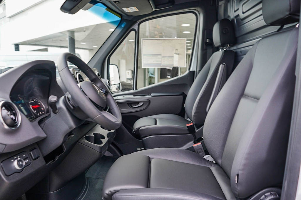 Thumbnail: 2026 Mercedes-Benz Sprinter - 11