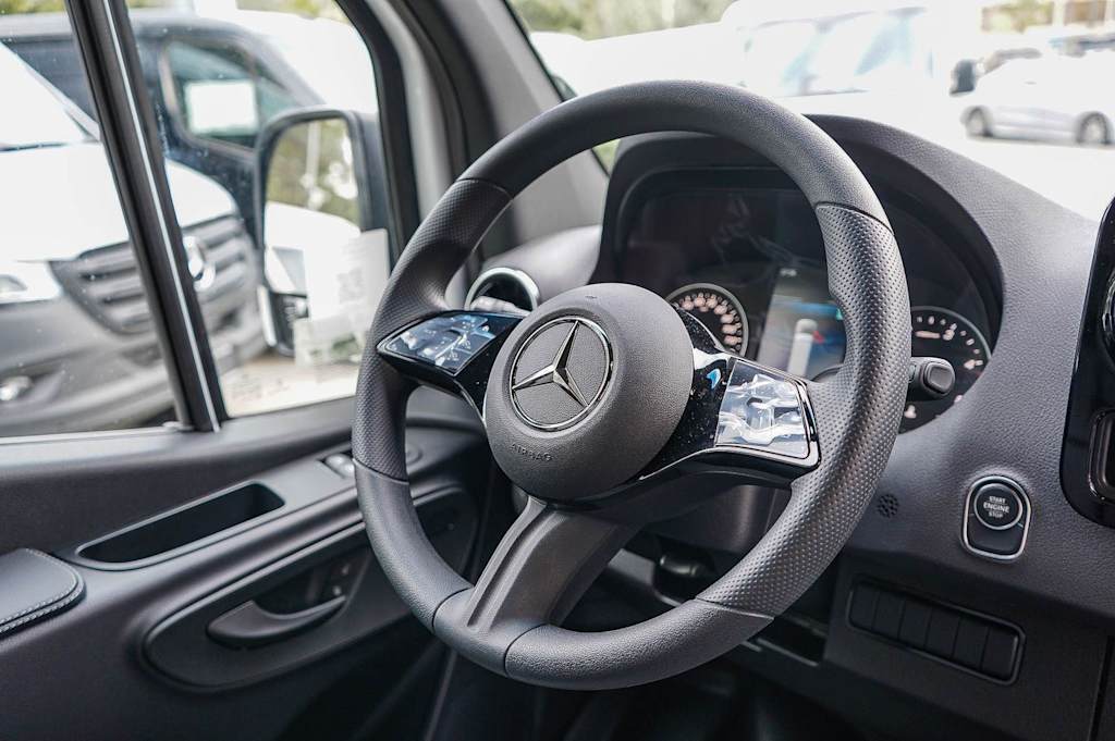 Thumbnail: 2026 Mercedes-Benz Sprinter - 9