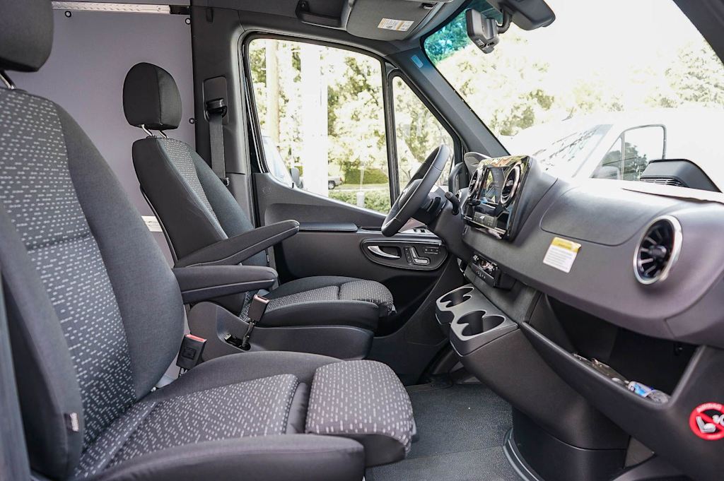 Thumbnail: 2026 Mercedes-Benz Sprinter - 9